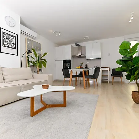 Luxury Skyline Apartman *
